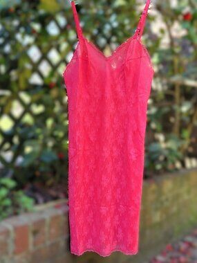 Vintage Coral Pink Lace Full Slip Dress Lined Vanity Fair Adjustable Straps 32